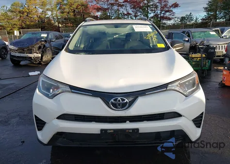 2016 Toyota Rav4 Le z USA, uszkodzony, nr VIN JTMBFREV6GJ096849
